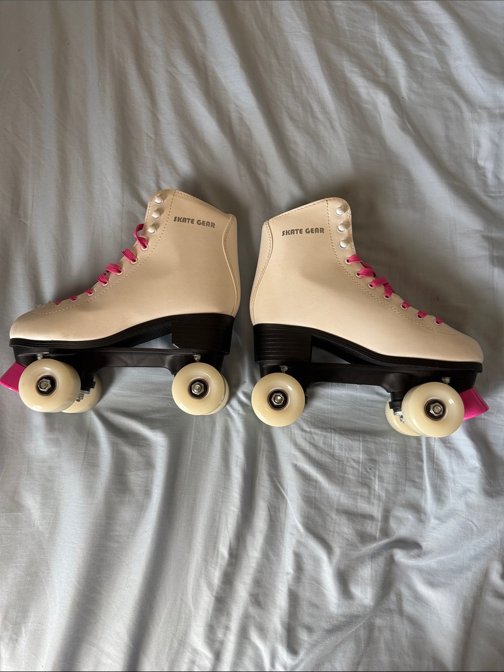 Women’s Cream Roller Skates with Pink Laces